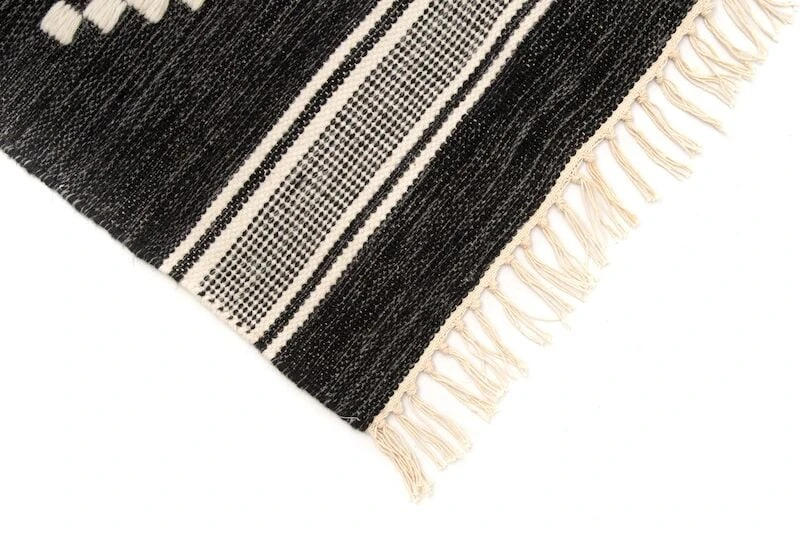 4Living Inari Villamatto 140x200 Cm Musta/valkoinen 3 4Living Inari Villamatto 140x200 Cm Musta/valkoinen