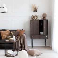 Rowico Clearbrook Kaappi Ruskea Tammi -Anno Store Rowico clearbrook kaappi ruskea 1