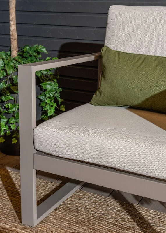 Veke Kallas Sohvaryhmä 2+1+1 Sohvapöydällä Greige/hiekka 3 Veke Kallas Sohvaryhmä 2+1+1 Sohvapöydällä Greige/hiekka